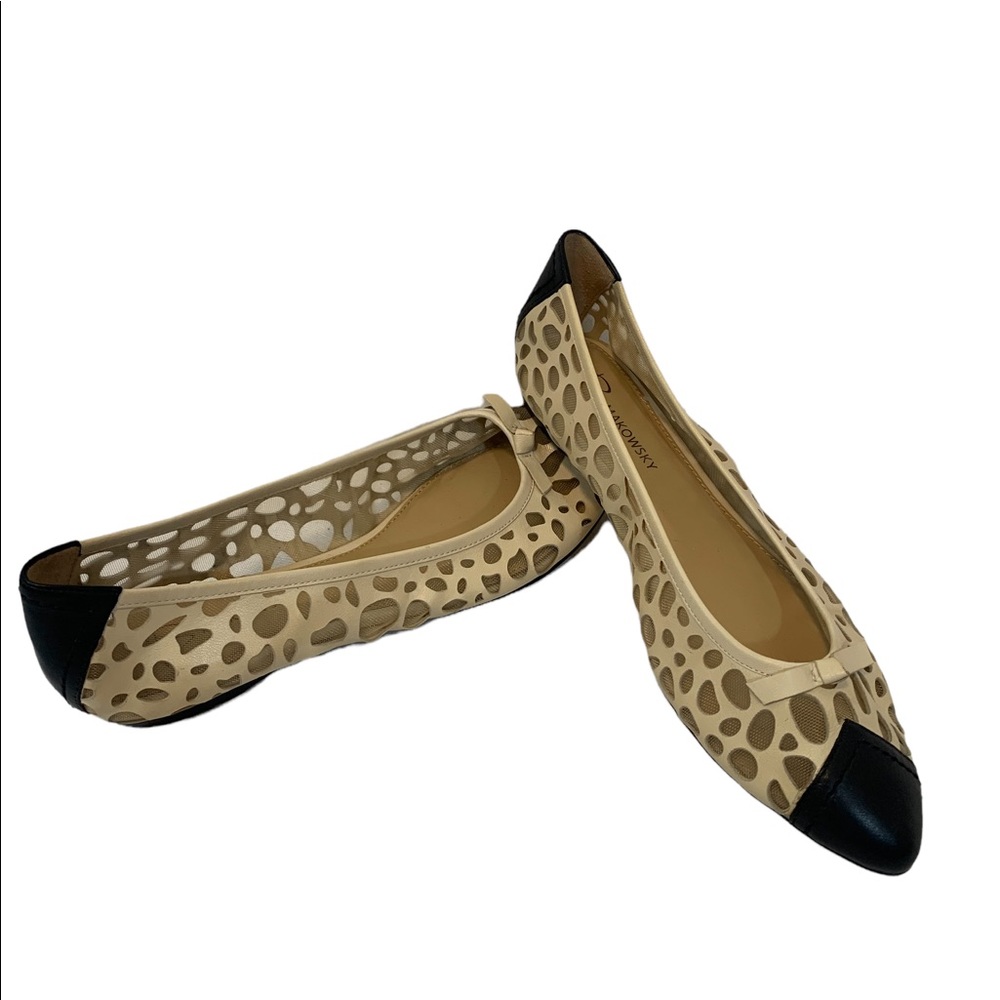 B Makowsky woman’s ballet flats